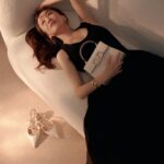 Fann Wong Instagram – Basement sunset 🌅

@maisonvalentino #VALENTINOGARAVANI #VSLING