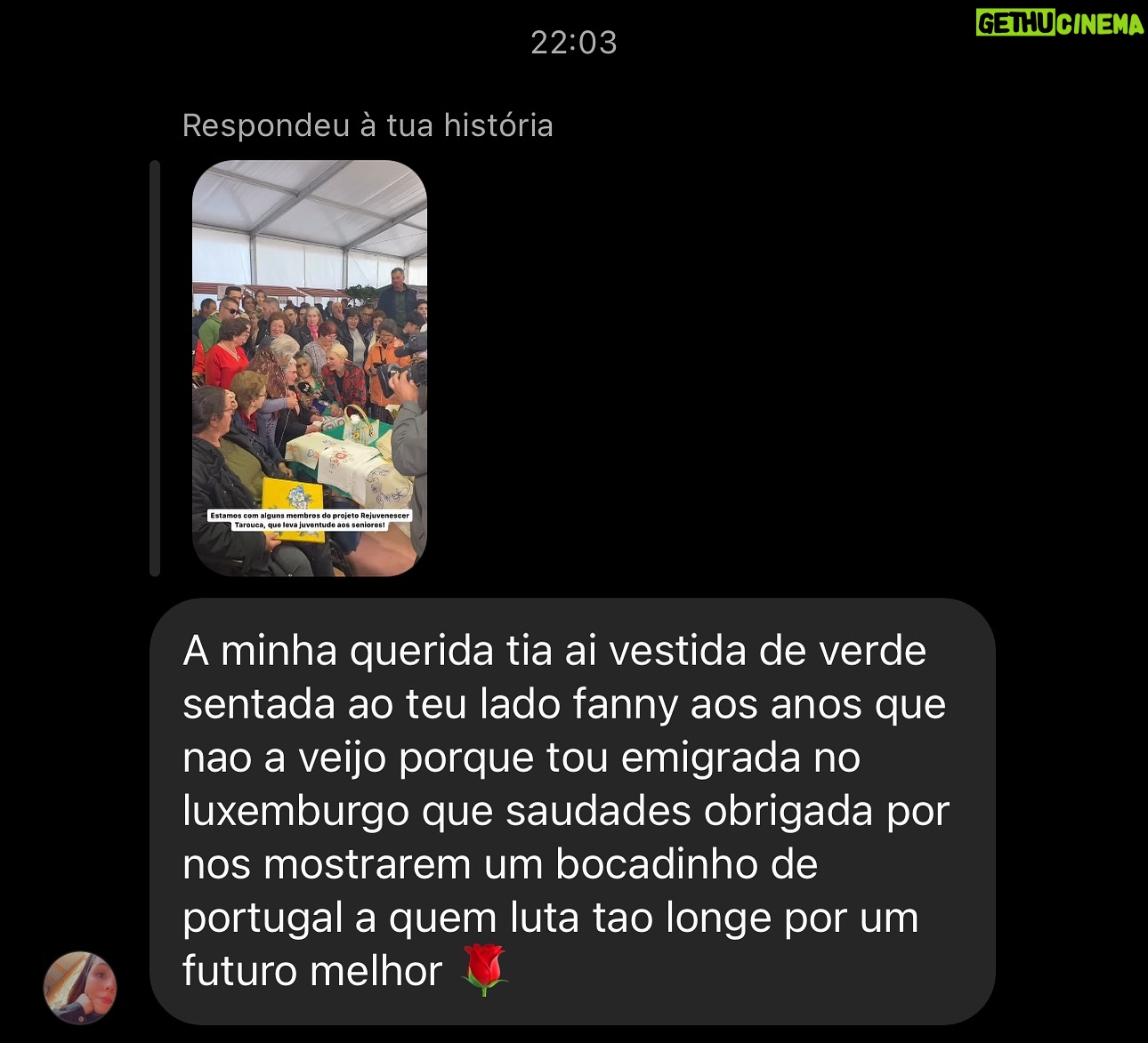 Fanny Rodrigues Instagram - O Somos Portugal, é sobre isto. Muito sobre isto. Muita gente da minha geração e não só, pode pensar que este é só mais um programa “pimba” ou melhor (para os mais sensíveis) de música popular Portuguesa. Mas o Somos Portugal, é mais ainda. O Somos Portugal, permite a muitas meninas como esta da mensagem, de matar saudades de pessoas da família que não vêm ao tempo… o Somos Portugal ENCURTA A SAUDADE. O Somos Portugal, é um programa com uma grande responsabilidade. Para o País, para as terras que nos recebem, para os artistas e acima de tudo para o público. O Somos Portugal, é história. Cultura. Gastronomia. TRADIÇÃO ❤️ Eu como emigrante, sei bem do que falo, matei muitas vezes as saudades com este programa. E os meus também. Tenham orgulho em ver que uma estação oferece 6 horas por semana para levar o melhor de cada terra às pessoas. E até deixo um desafio aos mais críticos, para não dizer outra coisa, tirem uns minutos para verem o que se faz no Somos. As reportagens do mesmo, que na maioria das vezes são um verdadeiro bilhete postal. Vejam como as pessoas falam da história da terra delas. Dos pratos típicos. Do rancho que muitas vezes é esquecido pelos mais novos. É urgente, falarmos do que é nosso. E temos um programa onde se fala sempre bem e não há espaço para o mal. Literalmente. É só isto. E no meio deste meu texto, não se esqueçam que vos lancei um desafio 🥹🫢