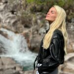 Fanny Rodrigues Instagram - O Gerês. Uma verdadeira pérola. Aliás, moramos num País que é um verdadeiro Baú. Um País rico. Um País bonito. Sorte a minha por ter feito cá o programa ontem e ter ficado hoje para conhecer um pouco mais. Um verdadeiro bilhete Postal 💚