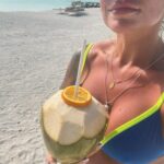 Fanny Rodrigues Instagram - Se pudesses escolher um destino para ires de férias, qual escolhias?! (Eu já estou a poupar para a minha próxima ✈️ 🏝️ 🌞)