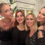 Fanny Salvat Instagram - Passez de bonnes fêtes ❤️😘 #sister #mum #sister #merrychristmas