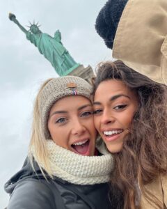 Fanny Salvat Instagram - The statue of liberty, Une découverte incontournable de New York, malgres le froid, c’est magique ! 🇺🇸 #thestatueofliberty #newyork