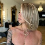 Fanny Salvat Instagram - New hair 🌺 Une belle transformation capillaire grâce au talent de @sabrina_creation , un carré en blond froid . 😍 #hair #hairtransformation #gifting