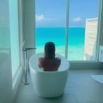 Fanny Salvat Instagram - Welcome to … MALDIVES ! 🐚 Bien sûr, voici une version plus courte et directe pour votre Reels de fin de vacances aux Maldives: Des plongées incroyables, des plages de rêve, et plein de moments chill. J’ai fait le plein de soleil, de mer, et de souvenirs. Merci, Maldives, pour cette pause paradisiaque! On se dit à la prochaine aventure! ✈️🌊 #Maldives #VacancesTop #Aventures 📍 : @kandima_maldives