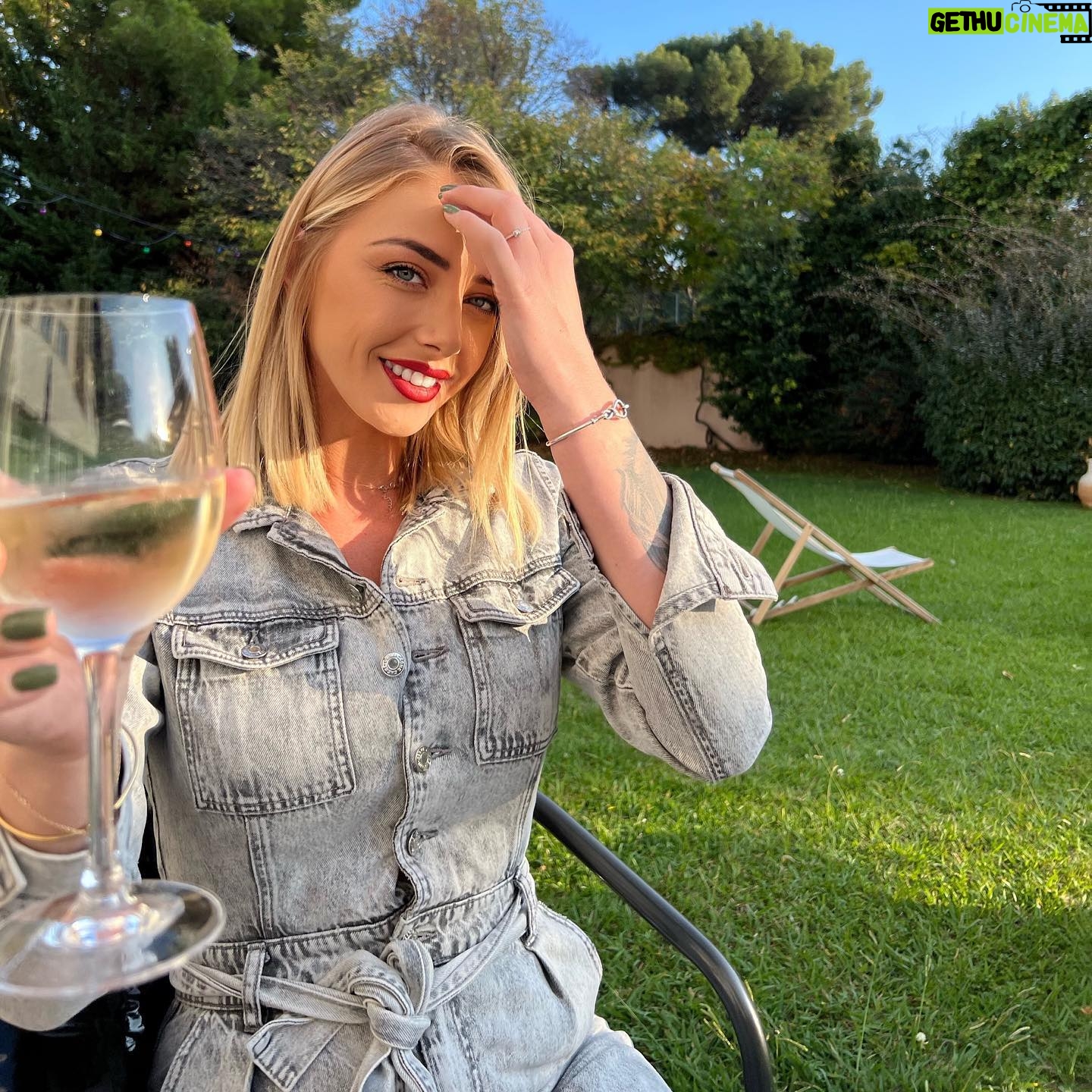 Fanny Salvat Instagram - Le travail du dimanche n’enrichît pas ! 😮💨☺️♥️
