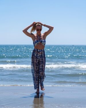 Fanny Salvat Instagram - Sweet Life at @la.voile.bleue ⚓️

🎥 : @mathildezampieri & @jessicaerrero_official 

#gifting #montpellier #plageprivée