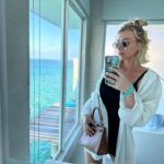 Fanny Salvat Instagram - Une story des Maldives ! 😍❤️ #maldive #dauphins #sunset #travel