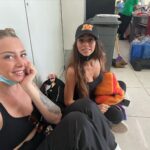Fanny Salvat Instagram - Mon meilleure binôme, ma femme🧡 @jessicaerrero_official On a souvent peur du lion mais ce sont les lionnes qui attaquent 🦁😉 #laa6 #lesapprentisaventuriers #w9 #palawan