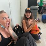 Fanny Salvat Instagram - Mon meilleure binôme, ma femme🧡 @jessicaerrero_official On a souvent peur du lion mais ce sont les lionnes qui attaquent 🦁😉 #laa6 #lesapprentisaventuriers #w9 #palawan