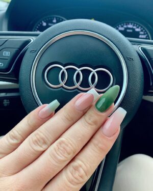 Fanny Salvat Instagram - Aujourd’hui c’était une superbe formation avec @sdnailproducts !
💅🏻 Des formatrices de qualités, qui savent transmettre leur savoir et qui donne envie !
.
Toute l’équipe @fansun.officiel est prête !
.

Lequel vous préférez vous 1,2,3 ou 4 ? 😏 .
.
#nails #formation #sdnails #kaki #ballerina #coffinnails #babyboomer #fansun #ales