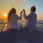 Fanny Salvat Instagram - Sun Set x Board 🌞 ♥️ : @jessicaerrero_official 📍 : @kandima_maldives #maldive #sunset #love #travel #board