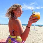 Fanny Salvat Instagram - Cocktail party à la plage @bikinisbeach34 🍹 Vous êtes plutôt cocktail passion 🥭 ou fruit rouge 🍓? #beach #bikinisbeach #montpellier #grandemotte #monday
