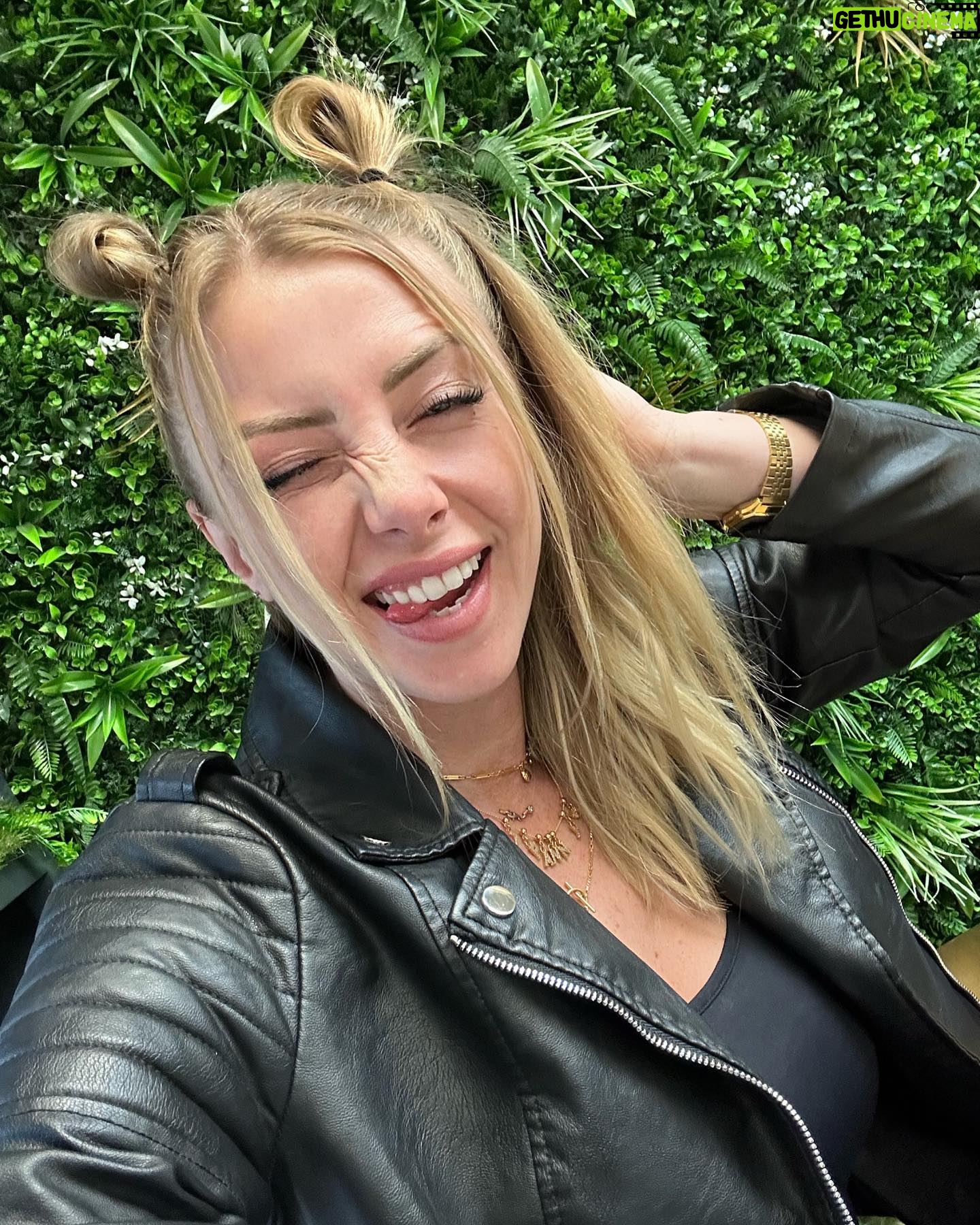 Fanny Salvat Instagram - Pompon sur la Garonne 🫣
