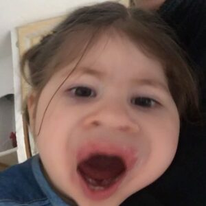 Fanny Salvat Instagram - Joyeux anniversaire mon amour de ma vie, 9 ans … 
Déjà 9 ans que j’essaie d’être une super tâta, et une marraine qui déchire ! 
Je t’aime plus que tout ma vie ❤️
#hb #tata #famille