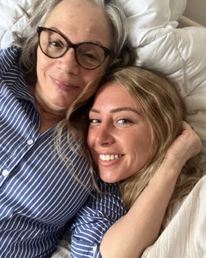 Fanny Salvat Instagram - Ma petite mamie dans le sud ♥️ 
La star de télé réalité elle était trop fière de faire partie des vidéos dans LAA6 😂