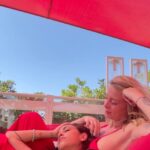 Fanny Salvat Instagram - Et voici la fin pour moi des cinquante, une aventure pleines de rebondissements, de stress et de belles rencontres . Mon pilier, ma femme, l’amour de ma vie à tout fait pour moi maintenant je compte sur vous pour la soutenir encore et encore . @jessicaerrero_official On vous partage un petit bout de nos 2 ans 🙈♥️ Et merci pour tous vos messages pleins d’amour et de bienveillance ! Merci à @w9officiel, @bengiaz et @florencefayard de m’avoir permise de participer à cette émission de fou !!!! ♥️ Je vous aimes ♥️ #cecinestquunjeu #lescinquante #les50