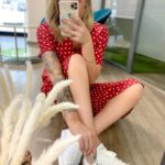 Fanny Salvat Instagram - Ma paire indispensable de chez @sophiecustomshoes 😍 EN PLUS … 🎉 -10% en communiquant directement le code ✨FANNY10✨ en message privé à ma partenaire lors du passage de la commande. Les commandes sont prises directement en message privé sur la page Instagram. #concours #sneakerslovers @shaunaevents