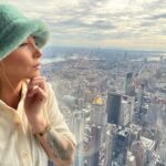 Fanny Salvat Instagram - 🇺🇸 EMPIRE STATE BUILDING 🇺🇸 New York est déjà magnifique au sol, mais prenons de la hauteur… très haut … 102 étages , et la .. woaw . New York prend une nouvelle allure ! AMAZING !! (oui je deviens américaine là 🫣😍) Merci à @empirestatebldg merci pour cette visite de qualité. #empirestatebuilding #empire #newyork #travel