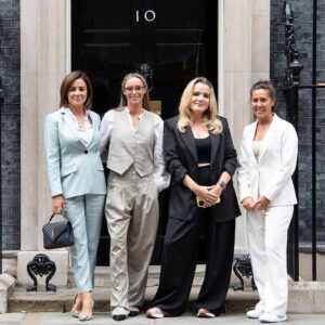 Fara Williams Instagram - All change at 10 Downing Street 😂

Honour to be asked to attend a roundtable at 10 Downing Street showing support for the proposed changes to the Online Safety Bill. 
There needs to be greater protection for women and girls online! 
Thanks to @ee for inviting me.