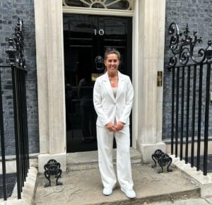 Fara Williams Instagram - All change at 10 Downing Street 😂

Honour to be asked to attend a roundtable at 10 Downing Street showing support for the proposed changes to the Online Safety Bill. 
There needs to be greater protection for women and girls online! 
Thanks to @ee for inviting me.