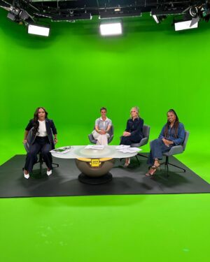 Fara Williams Instagram - Enjoyable couple of days in studio with @bbcsport covering the @fifawomensworldcup.
Great result for both @lionesses and France. 🤛🏽