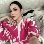 Farahdhiya Instagram – Happy birthday Farah Dhiya binti Mohamed Amin 🥰 Alhamdulillah bertambah umur hari ni. Woke up today feeling great. Bersyukur masih dipanjangkan umur dan diberikan kesihatan yg baik. Semakin bertambah umur all I want is to have good health,to be happy,to have great people/friends around me,to protect myself from being in the company that causes harm to me in any way coz at this age being ‘tenang’ is number 1. Tenang itu indah. Semoga tahun ni menjadi tahun terakhir saya hidup sendiri 🤲🏻🫣 Doakan for me ya 🥰 Alhamdulillah utk apa yg telah diaturkan dan diberikan oleh-Nya,rezeki manusia itu mmg berbeza2,He knows better. Anyway terima kasih atas ucapan dan doa2 anda semua,semoga yg baik2 berbalik kepada anda jugak. Saling mendoakan yg baik2 itulah yg terbaik. Happy beraya raya,stay safe always!Salam sayang -FD❤️