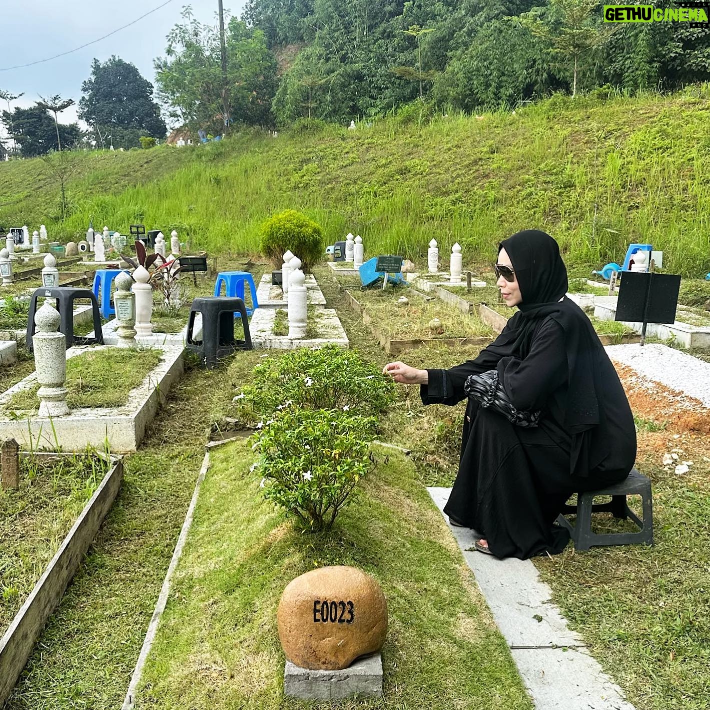 Farahdhiya - 3 Likes - Salam Jumaat. Never forget the hands that raised you. Hampir 4 tahun kehilangan kasih sayang seorang ayah,terlalu rindu,tidak pernah mudah,but Insyaallah I shall stay strong. I will always love you Dada. Al-Fatihah ❤️