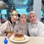 Farahdhiya Instagram – Happy belated birthday!!! @nikmarinasapeia I selalu mendoakan yg baik2 for all my good friends including u. Sayang you Nik Marina ❤️
