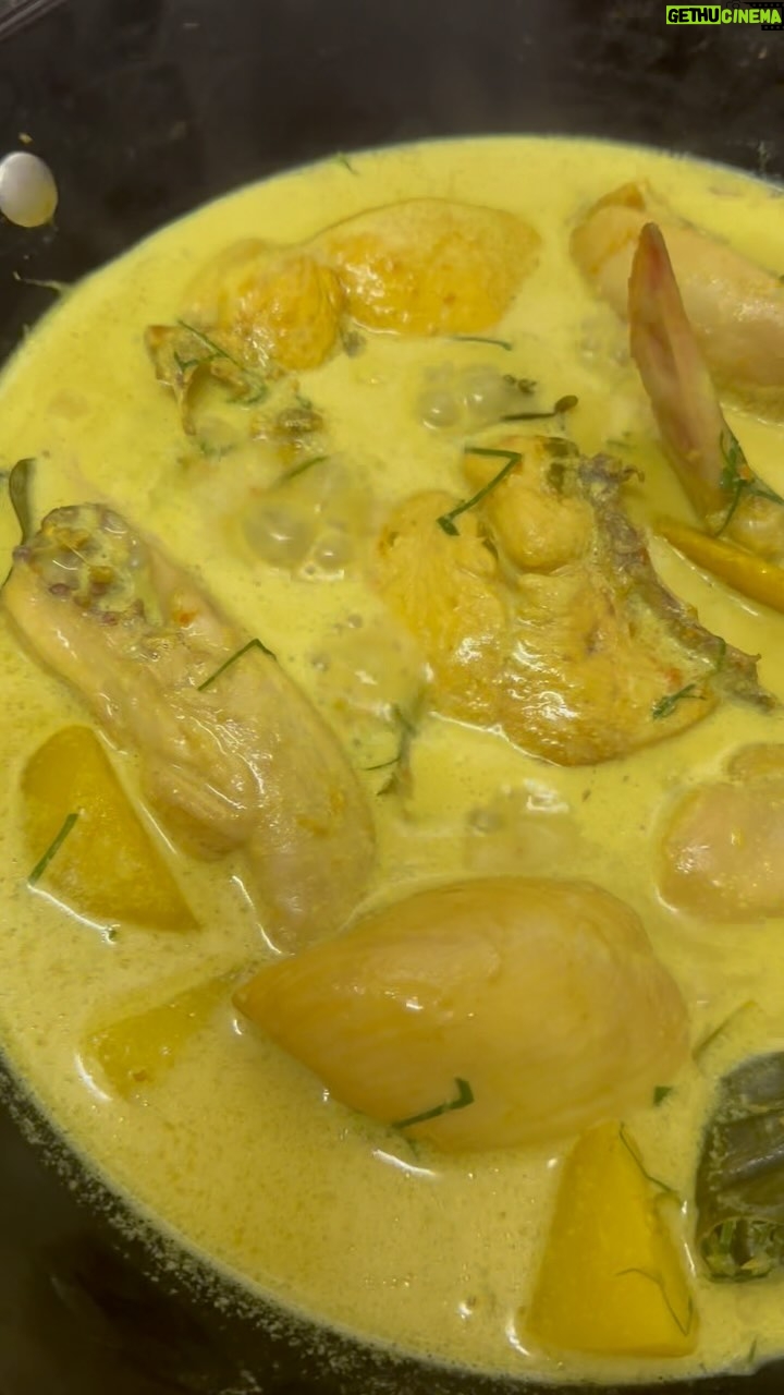 Farahdhiya - 4.3K Likes - Salam ramadan semua. Hari ni saya masak sayur peria udang kering dgn telur, sambal belacan udang,masak lemak cili api ayam kentang,ikan masin dan ulam. Selamat berbuka everyone ❤️ #fdcooked #fdskitchen #homecookedfoodisthebest