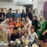 Farahdhiya Instagram - Yesterday was family day,Alhamdulillah dapat berkumpul bersama2 with my cousins. Managed to cook for them as promised and celebrated Abg Ijam’s birthday too. He reminds me so much of my arwah Dada,iras my cousin ni mmg mcm my dad 🥹 So happy dpt berkumpul mcm ni walaupon my aunty,uncle and my dad dah takde lagi,I’m sure they would be happy too to see us like this. Thank you so much for yesterday cousins ❤️ Al-Fatihah kepada yg telah meninggalkan kami 🤲🏻