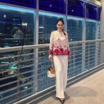 Farahdhiya Instagram - Sitting on top of the world 🎀 #twintowerbridgeview