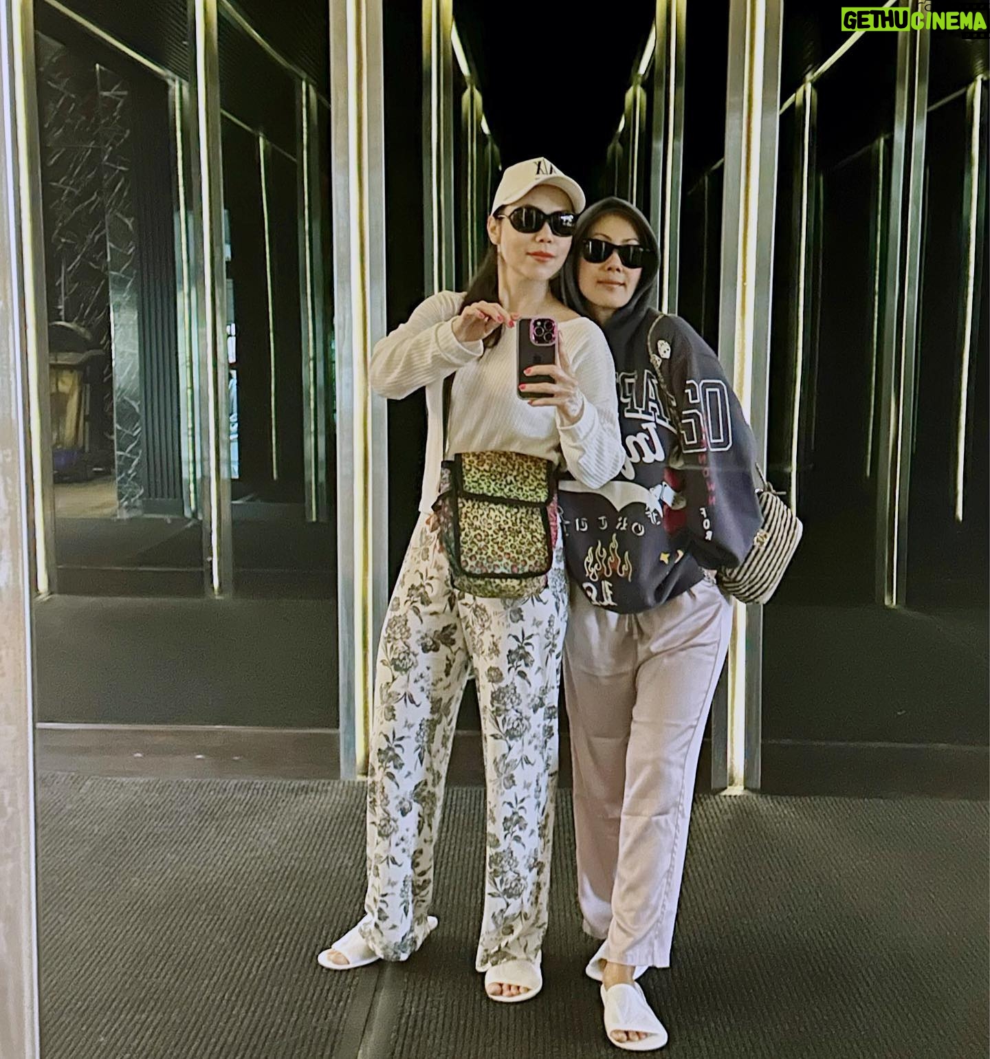 Farahdhiya - 3 Likes - Just me & my bff going for breakfast,still in our baju tido 😎 Tak mandi lagi takpe,jgn sampai tak gosok gigi and cuci muka ok?🥴