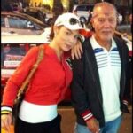 Farahdhiya Instagram - Hadiah terhebat yg pernah ku dpt dari Tuhan ialah dia sebagai ayahku. Selamat hari bapa Dada, I miss u like crazy dan hanya Dia tahu betapa sayangnya Farah pada Dada. Al-Fatihah ❤️