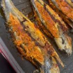 Farahdhiya Instagram - Ikan cencaru sumbat,kari telur,sayur for lunch. Saya siang ikan saya sendiri hari ni 😜 Mcm tak percaya hal siang ikan pon nak jadi hal 😅 Kepada yg taktau, sekarang ni boleh request org siap siang semua tu. So utk kesenangan kita suruh jelah org pasar siang terus,jadi… tak jadi kesalahan pon kalau tak pandai siang ikan ye. Kalau pandai siang ikan tapi malas masak pon tak guna 😆 Dlm hidup ada pilihan,pilihlah utk sentiasa jadi cerdik dan terbaik dlm setiap tindakan atau perlakuan kita. Jgn sibuk sgt nak cari kesalahan org ,kita ni pon nampak baik sebab Allah jaga aib kita,ingat tu 😉 Ok done menasihat. Alhamdulillah utk apa yg ada hari ni 😌❤️ #fdcooked #fdskitchen #homecookedfoodisthebest