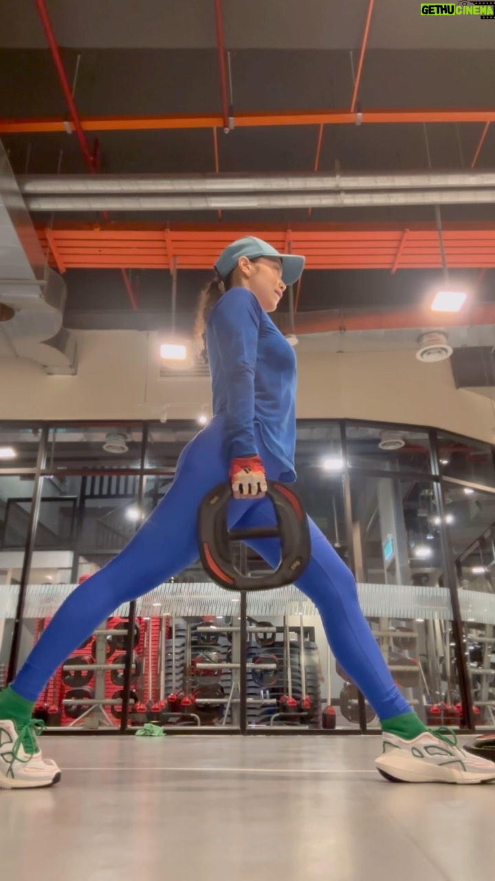 Farahdhiya - 3 Likes - Bila org tanya macam mane boleh maintain walaupon makan dan masak macam2? Workout,feel great & repeat! I do everything,I don’t just focus on 1 type of exercise and Im the happiest when I get to sweat! Excuses don’t kill the fat but exercises do. There’s no shortcuts darlings. Discipline is the bridge between goals & accomplishments. Nak makan sedap2 kene la rajin exercise,jgn malas2 and yg paling penting do it for yourself not anyone else 😎💪🏻