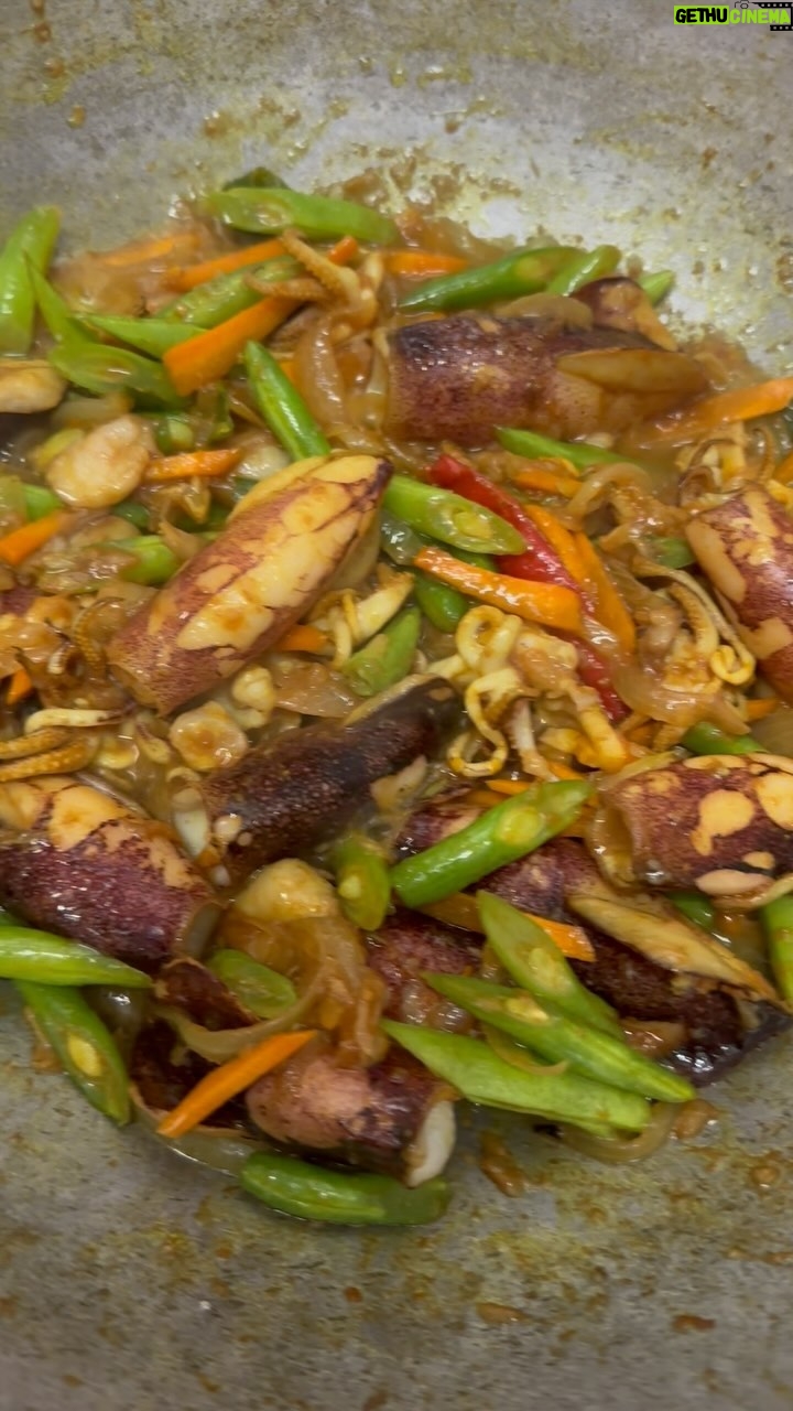Farahdhiya - 3 Likes - Sempat balik utk masak,Alhamdulillah. Sotong masak kunyit,sayur cendawan,telur dadar,rissole,telur masin,sambal belacan & bubur lambuk dari masjid bukit aman yg dimasak oleh pihak Perkep ❤️ Selamat berbuka semua #fdcooked #fdskitchen #homecookedfoodisthebest