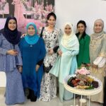 Farahdhiya Instagram – Managed to visit only 2 houses out of 5 invitations yesterday sebab pagi kerja,petang baru dpt pergi beraya with my BFF @kunis . So happy to see u Sha @falishacrossley Thanks for the delicious Sarawak food and homemade cake lapis,it was so good!!😋😍 Then straight to see my cutie pie @eryshaemyra at her family’s open house,thanks tak pernah lupa Kak Farah Ica Sayang,kalau lupa siap u 😝 See u soon k?❤️