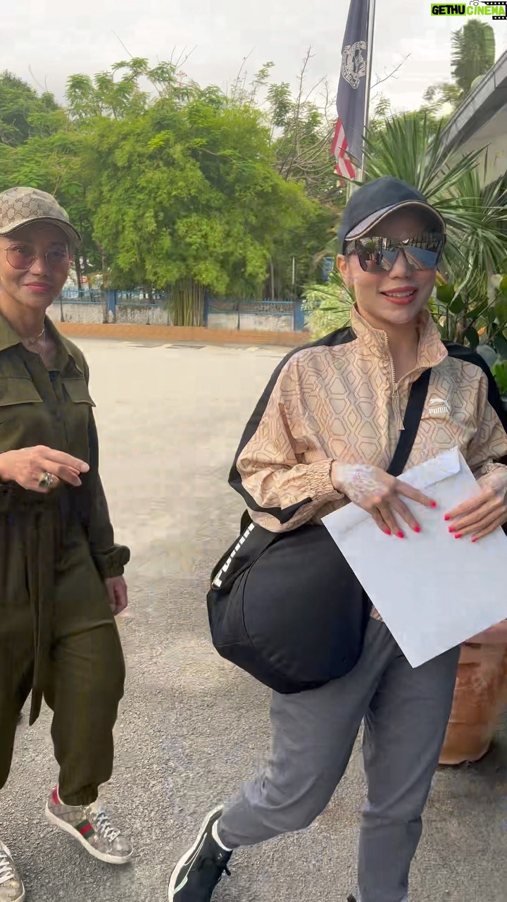 Farahdhiya - 11.3K Likes - Terlajak perahu boleh diundur, terlajak perbuatan terimalah padahnya. Alhamdulillah selesai buat report dibalai,semoga dipermudahkan urusanku 🤲🏻 Thanks kakakku teman Farah @a_aidaproduction ❤️