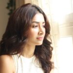 Farnaz Shetty Instagram - As I gaze towards the unknown, my life became a canvas upon which dreams paint their mesmerising strokes. With every stroke , I got transported to a realm where gravity loses its hold, and float through a dreamscape adorned with the colors of enchantment 🤍 ~dream “. . . . . . . . . . . . . . . . . . . . . #dream #focus #life #better #surreal #thoughtful #magical #powerful #divine #deep #god #soulful