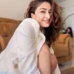 Farnaz Shetty Instagram - Simple like quantum physics 💙🤍 . . . . . . . . . . . . . . #peace #fashion #live #love #passion #karma #faith #divine #white #blazer #style #ownit #giveit #feelit #instagram #instafashion #happy #instagood #goodness #proud #patient #solitude #beauty #pretty #just #smile