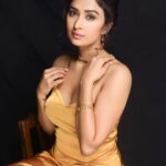 Farnaz Shetty Instagram - “Choose a job you love, and you will never have to work a day in your life.” - Confucius . @ilmanaazphotography1 📸 Outfit by @veronica_raichand . . . . . . . . . . . . #workmode #besttime #mustard #photoshoot #reposted #myway #magical #divine #classic #right #engrossed #dedicated #instagram #instamood #instalike #instagood #instadaily #viral #photooftheday #photography #aesthetic #body #fitness #posses #productive #love #creative #motivated