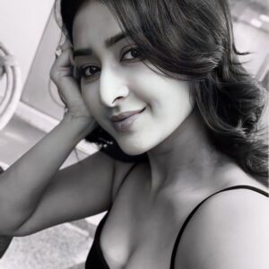 Farnaz Shetty Instagram - I am the fragrant symphony of wet soil, rain-soaked leaves, and the promise of new beginnings that fills the air after a downpour
🖤🤍🖤🤍💜🤍🖤🤍🖤
.
.
.
.
.
.
.
.
.
.
.
.
.
.
.
#bnw #smile #candid #real #black #white