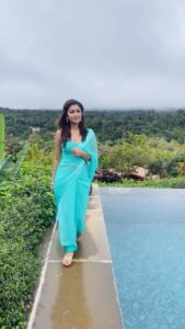 Farnaz Shetty Instagram -