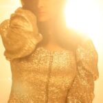 Farnaz Shetty Instagram - “An ethereal shift from silver to gold, concealed from the naked eye.”📸♥️🌟 . . . . . . . . . . . . . . . #capture #transformed #shift #mindset #mood #uplifted #progressive #passionate #gold #silver #dreamy #silence #dance #moves #groove #instagood #instadaily #instagram #instalike #reelsinstagram #instareels #instafashion #sequencedress #dress #zara #party #light #camera #action