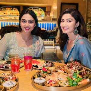 Farnaz Shetty Instagram - “Embarking on my maiden Roza and sharing Iftaari with my bestie painted a day of resilience, where the absence of water and food became a testament to the profound beauty of diversity. In these moments, unity shines through the tapestry of celebrations 🌸😇💜

Overwhelmed by Behroud’s gracious initiation of this heartwarming gathering, their exquisite Iftaar echoes a lingering grace that enriches every fasting day. 😇🌟💛 

@bayroutedining 💜
.
.
.
.
.
.
.
.
.
.
.
.
.
.
.
.
.
.

#roza #ramzan #bayroute #beauty #holymonth #maisen #firstime #blessedbeyondwords #blessed #happy #soulful #fasting #fast #muslim #culture #ramadan #ramadankareem #ramadanmubarak #instagood #instalike #instadaily #goodvibesonly