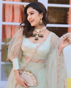 Farnaz Shetty Instagram - Some days I wish I could go back in life , not to change anything , but to feel a few things twice 🤍💜 🕊️ 

Wearing @odette_style 
Accessories @odette_style 💜

📸 @starganza 

Hair and makeup 
@vikas_marwah_hairsalon 💜

.

.

.

.

.

.

.
#wedding #artikishadi #dressed #net #odette #beauty #sophesticated #classy #dreamy #pastel #pastelgreen #sequence #function #occassion #divine #live #fashion #Instagram #instafashion #vibe