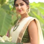 Farnaz Shetty Instagram - 🕊☘️ . . . . . . . . . . . . #grace #saree #woman #language #telugu #kerala #whitesaree #saree #pure #divine #song #tollywood #tollywoodactress #instagood #instagram #instadaily #instalike #flower #photography #green #positive #love #like #foryou #lifestyle #indianwear #indianbeauty #beauty #india #tradition #culture