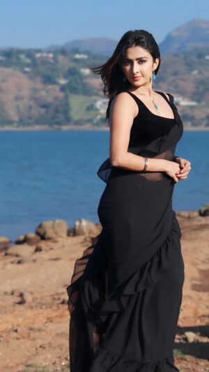Farnaz Shetty Instagram - Find your passion, create your magic ✨✨and let the world be amazed by what you have to offer. ”🖤💙 
.

Thank you so much for this lovely output @starganza 📸♥️
Outfit @navya.marouthu 🦋💙
.
.
.
.
.
.
.
.
.
.
.
.
.
.
.
.
#black #fashion #magic #love #create #saree #reelitfeelit #video #magical #beauty #charizma #wow #instagram #instadaily #instalike #instareels #reelkrofeelkro #indiareels #viral #trendingreels #trendingreel #trend #song #bollywood #tollywood #view #scenary #water #mountains #sky