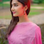 Farnaz Shetty Instagram – हज़ारों ख़्वाहिशें ऐसी कि हर ख़्वाहिश पे दम निकले 
बहुत निकले मिरे अरमान लेकिन फिर भी कम निकले 🌷
.
.
.
.
.
.
.
.
.
.
.
.
.
.
.
.
.
.
.
.
.
.
.
#surreal #calm #peaceful #godschild #saree #indian #instagood #instadaily