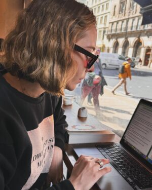 Fatima AlBanawi Instagram - If it’s a rainy holiday, I prefer to write.
لو كانت الإجازة ممطرة، أفضّل أكتب.
• • •
#fatimaalbanawi #holidayseason #rain #londonmornings #showtime #development #writing #coffeeshop #iwrite #فاطمة_البنوي #صبحيات #كافيهات #لندن #أجواء_ممطرة #الدنيا_ربيع